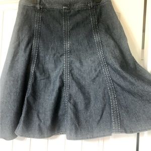 Larry Levine denim knee length skirt with side zipper